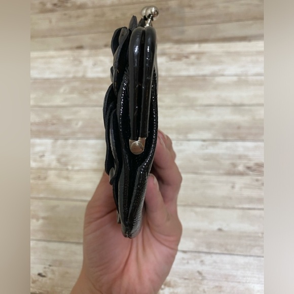 Brighton Purse Small Black Patent Leather Flower Floral Lining - Picture 7 of 16